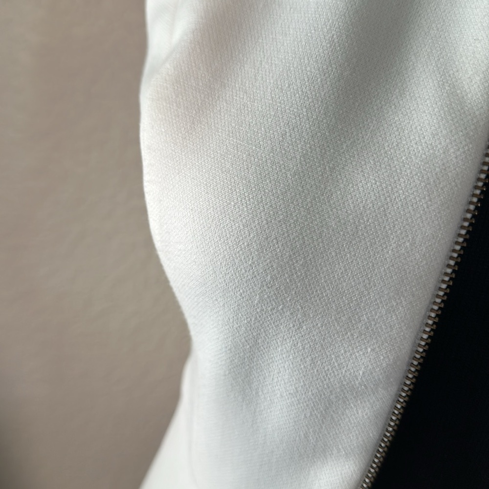 BCBGMAXAZRIA Womens Abrielle Sleeveless Peplum Top in White XS - Picture 9 of 13